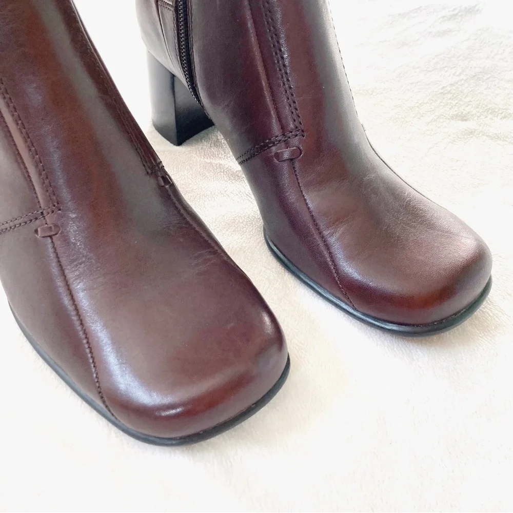 Elegant Brown Ankle Boots - Picture 4 of 13